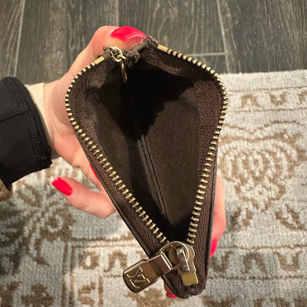 Louis Vuitton key pouch - Picture 3 of 4